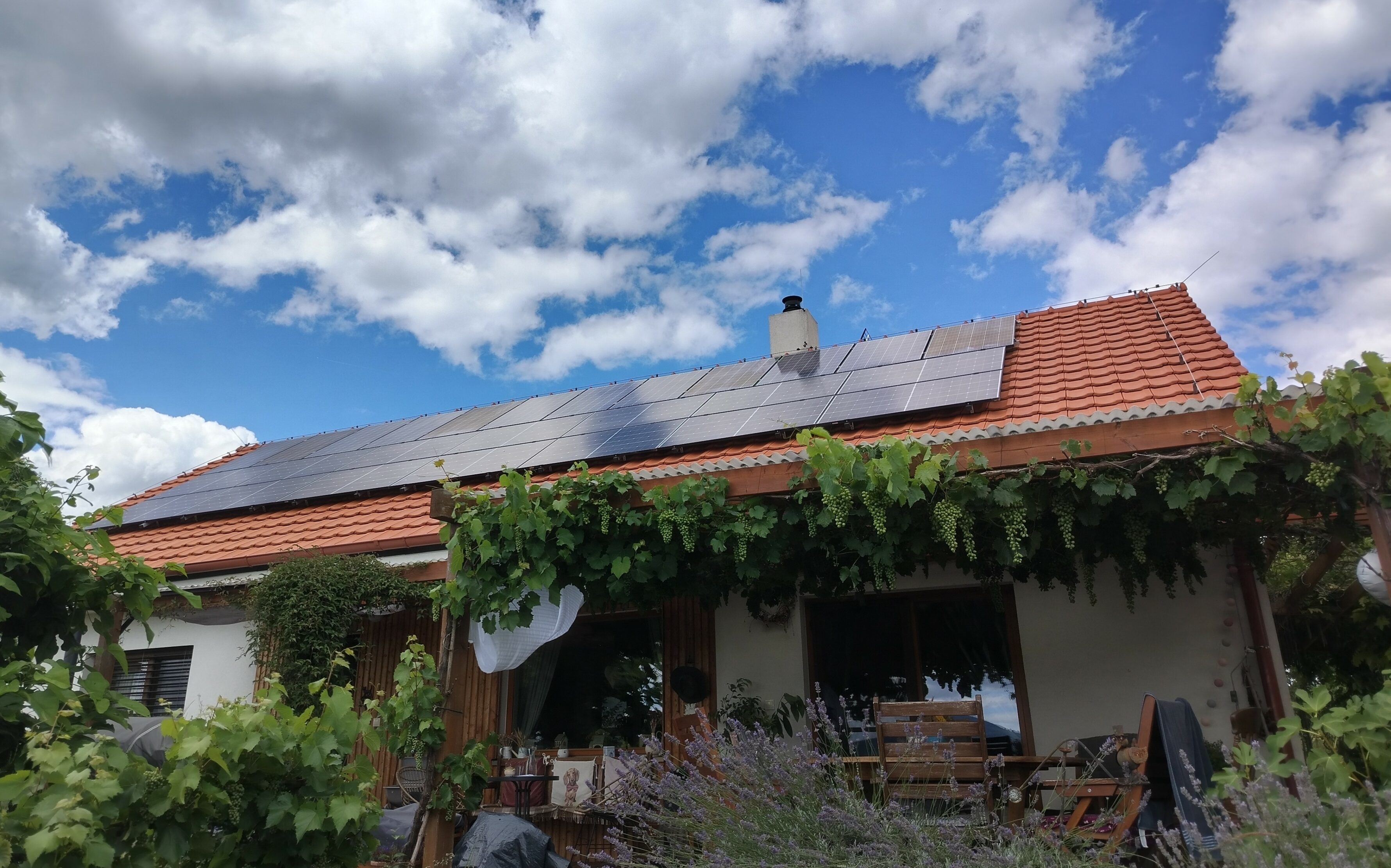 Fotovoltaická elektrárna 6,23 kWp, baterie 7,1 kWh, Habří