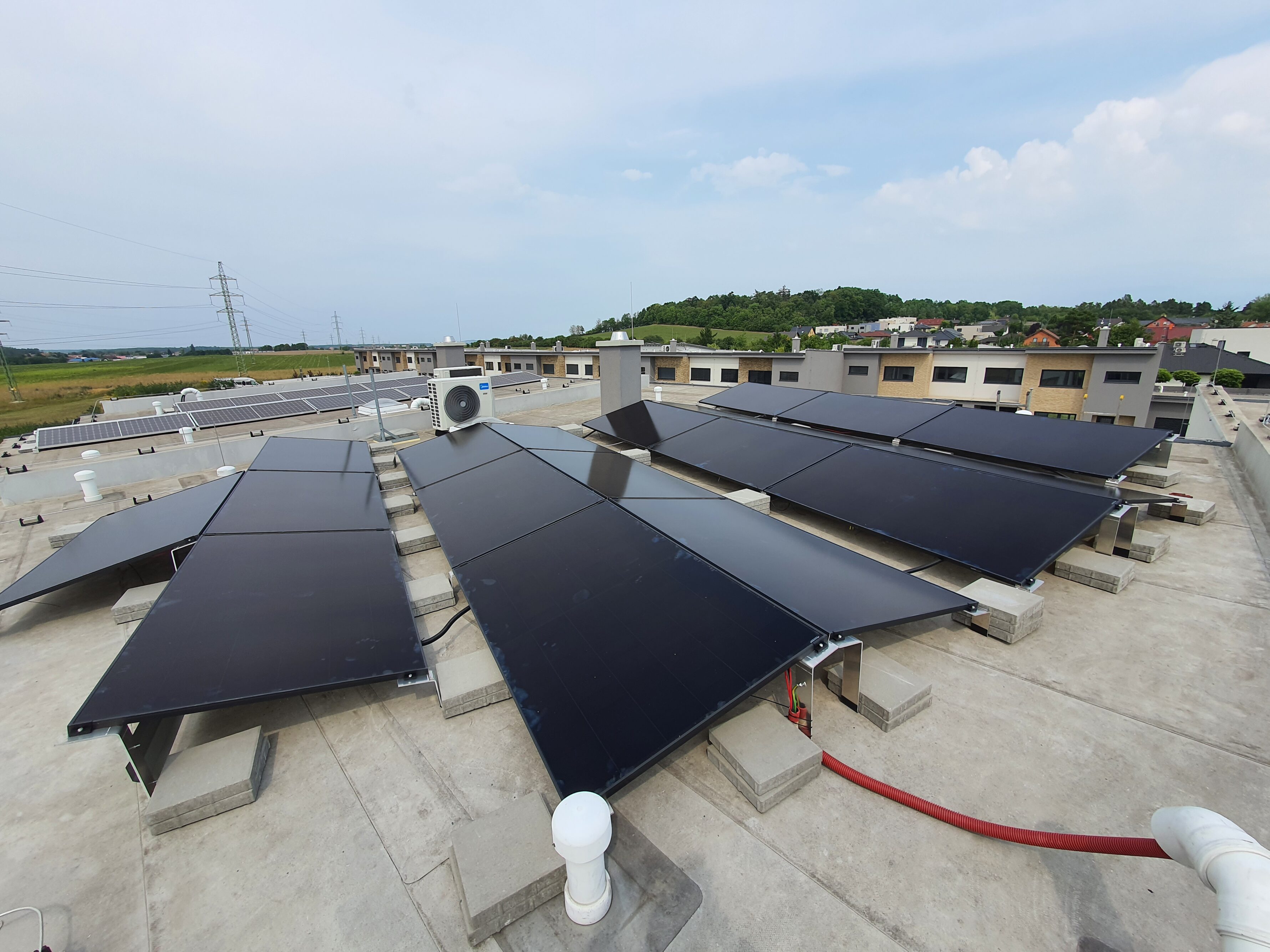 Fotovoltaická elektrárna 10 kWp, baterie 14,2 kWh, Kolín