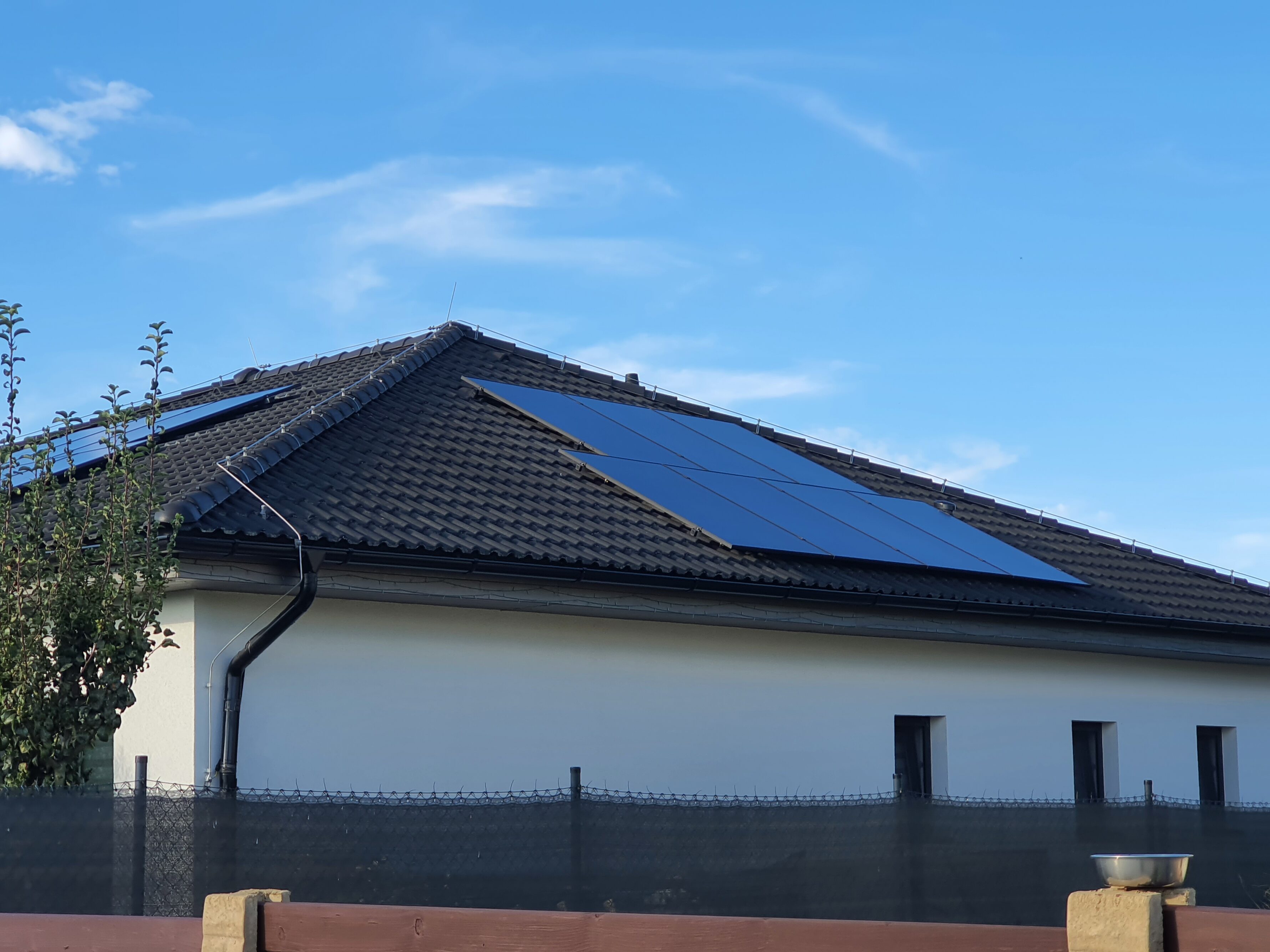Fotovoltaická elektrárna 7 kWp, baterie 10 kWh, Býchory