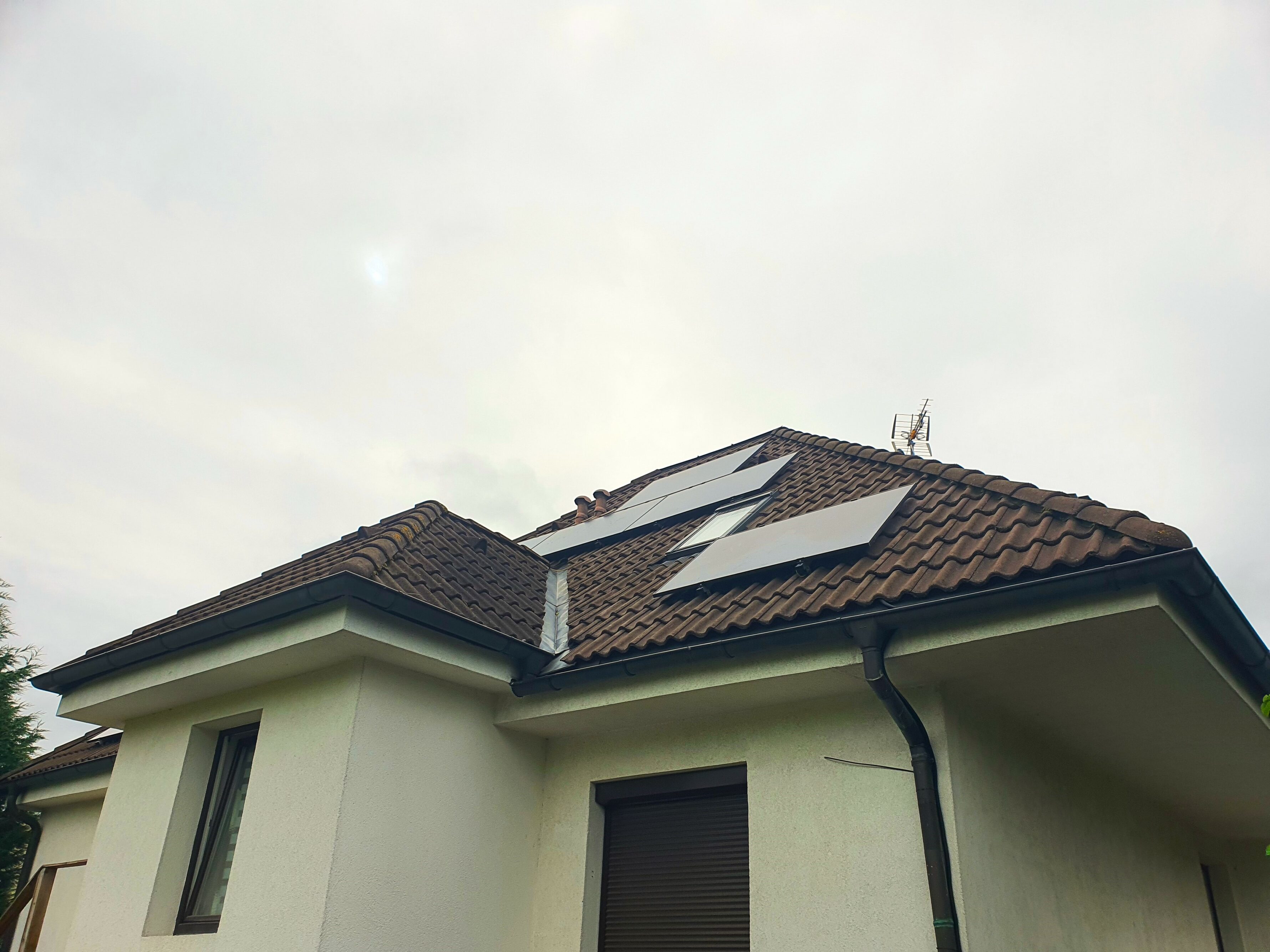 Fotovoltaická elektrárna 9,9 kWp, baterie 17,4 kWh, Příbram