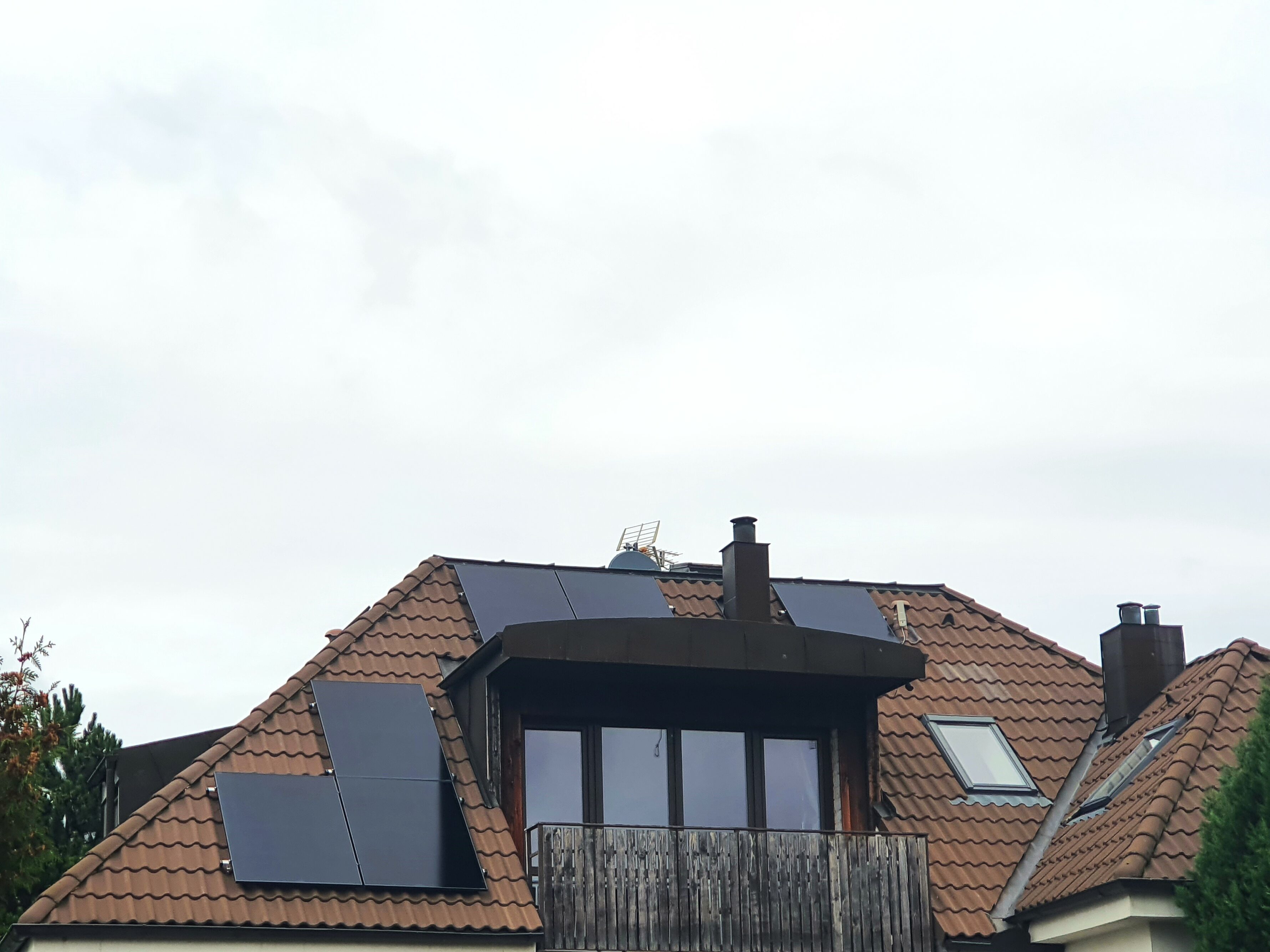 Fotovoltaická elektrárna 9,9 kWp, baterie 17,4 kWh, Příbram