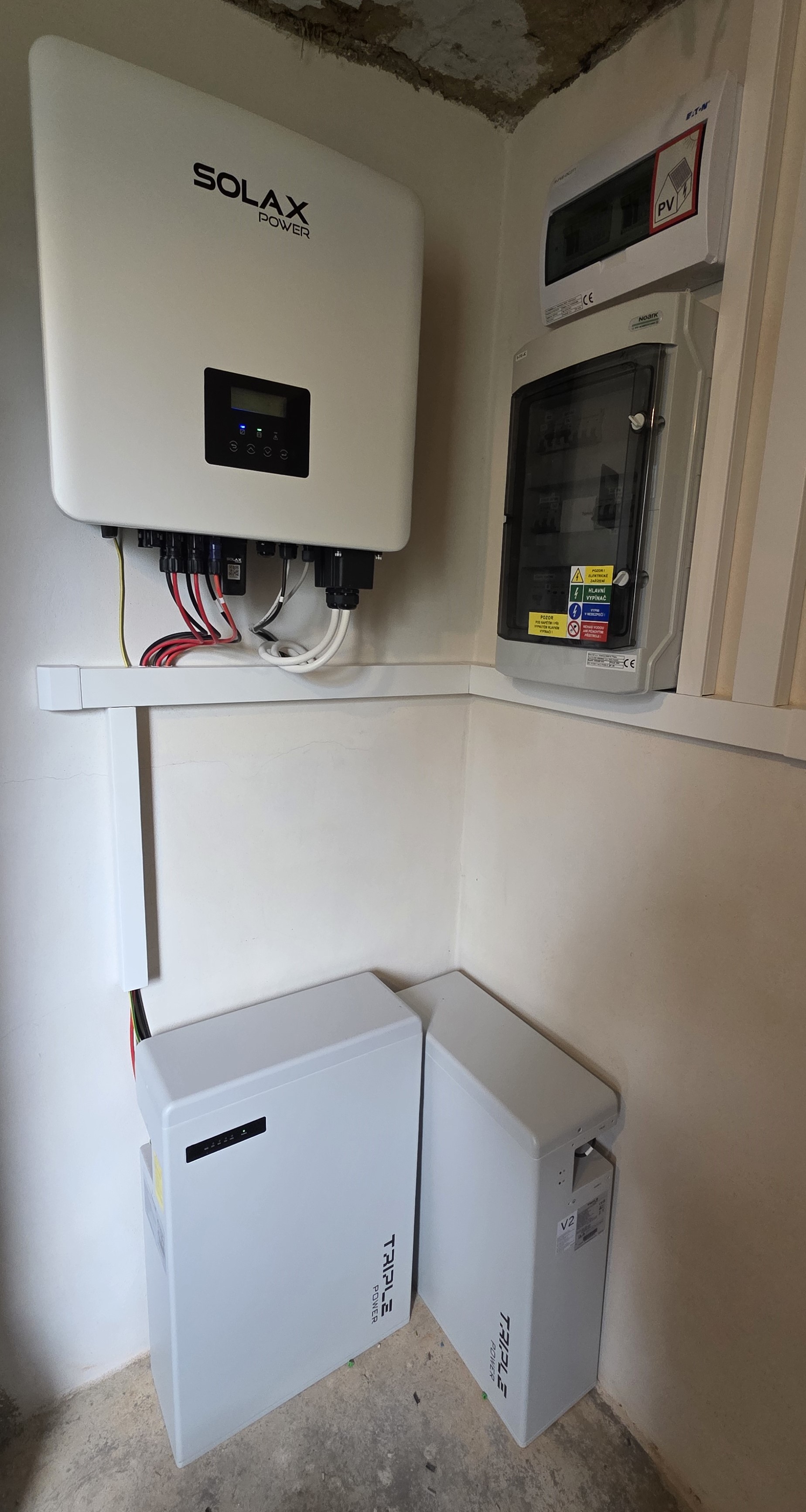 Fotovoltaická elektrárna 10 kWp, baterie 11,6 kWh, Svijany