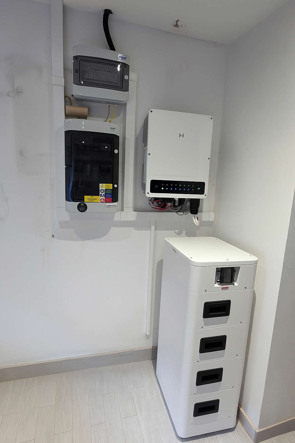 Fotovoltaická elektrárna 10 kWp, baterie 14,2 kWh, Sány