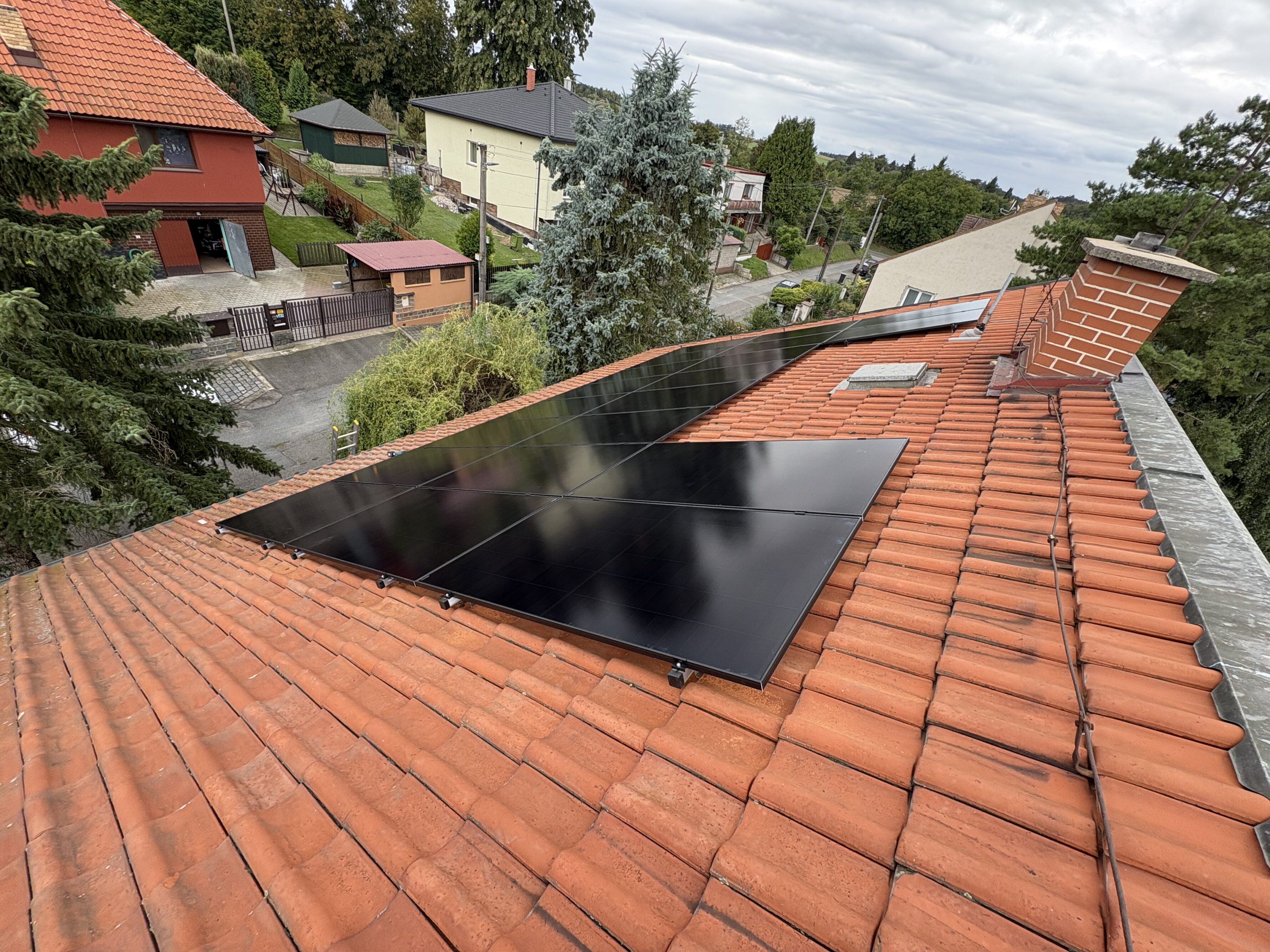 Fotovoltaická elektrárna 10 kWp, baterie 14,2 kWh, Vodochody