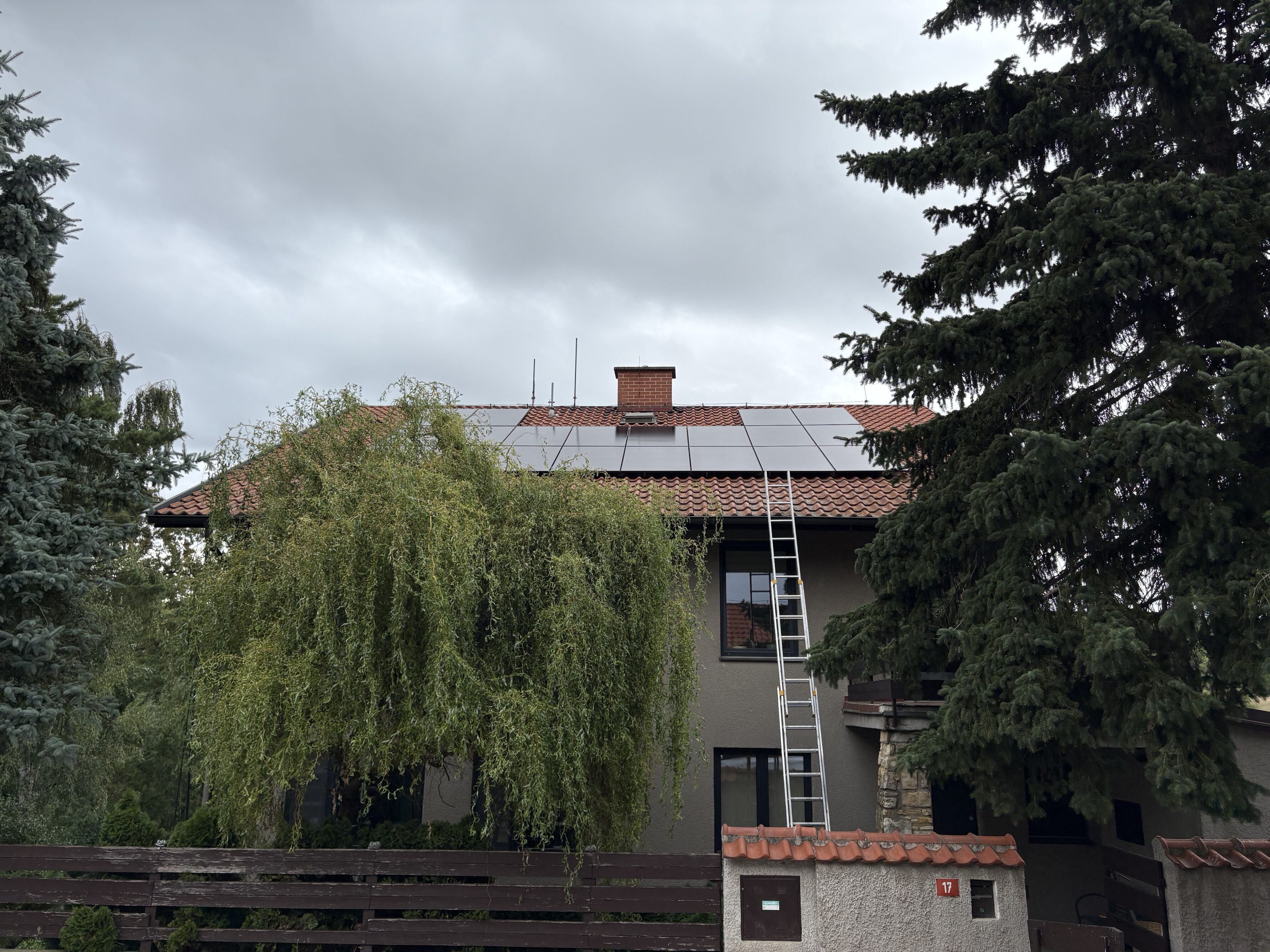 Fotovoltaická elektrárna 10 kWp, baterie 14,2 kWh, Vodochody