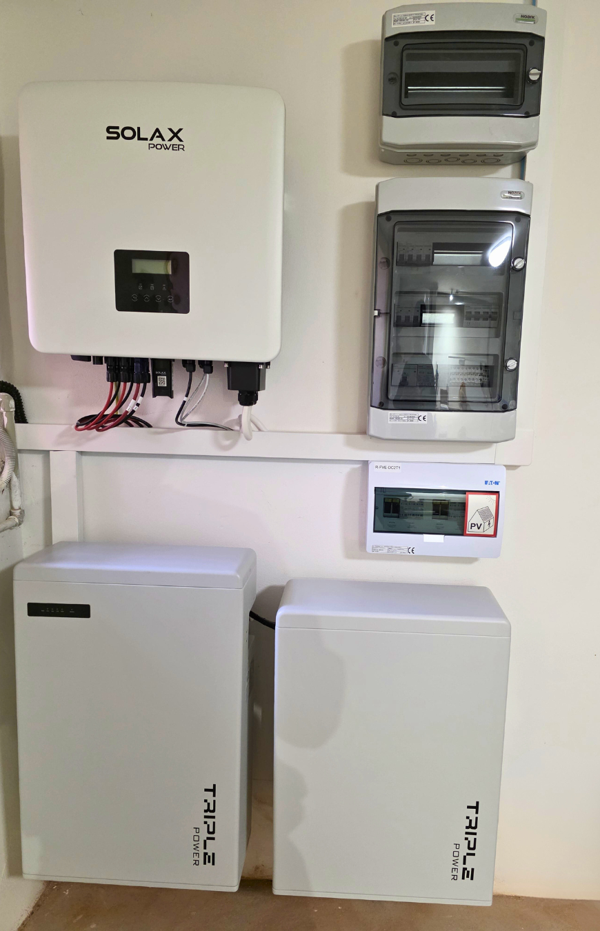 Fotovoltaická elektrárna 10 kWp, baterie 11,6 kWh, Praha