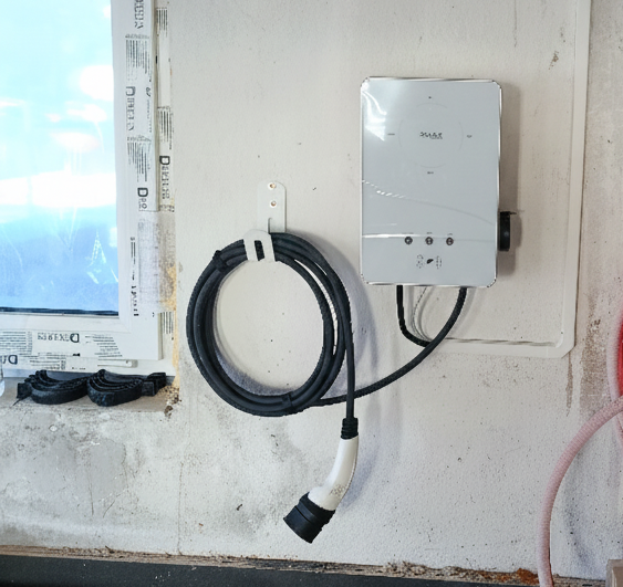 Fotovoltaická elektrárna 7,65 kWp, baterie 11,6 kWh, Kladno