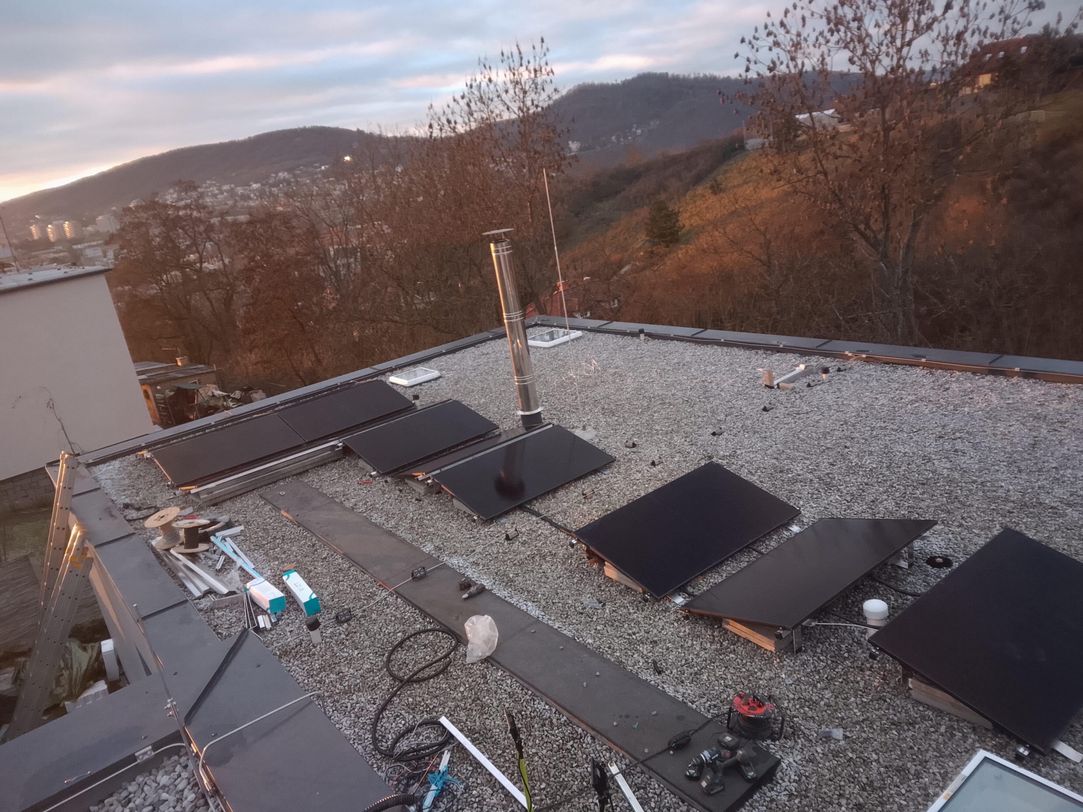Fotovoltaická elektrárna 12 kWp, baterie 15 kWh, Beroun