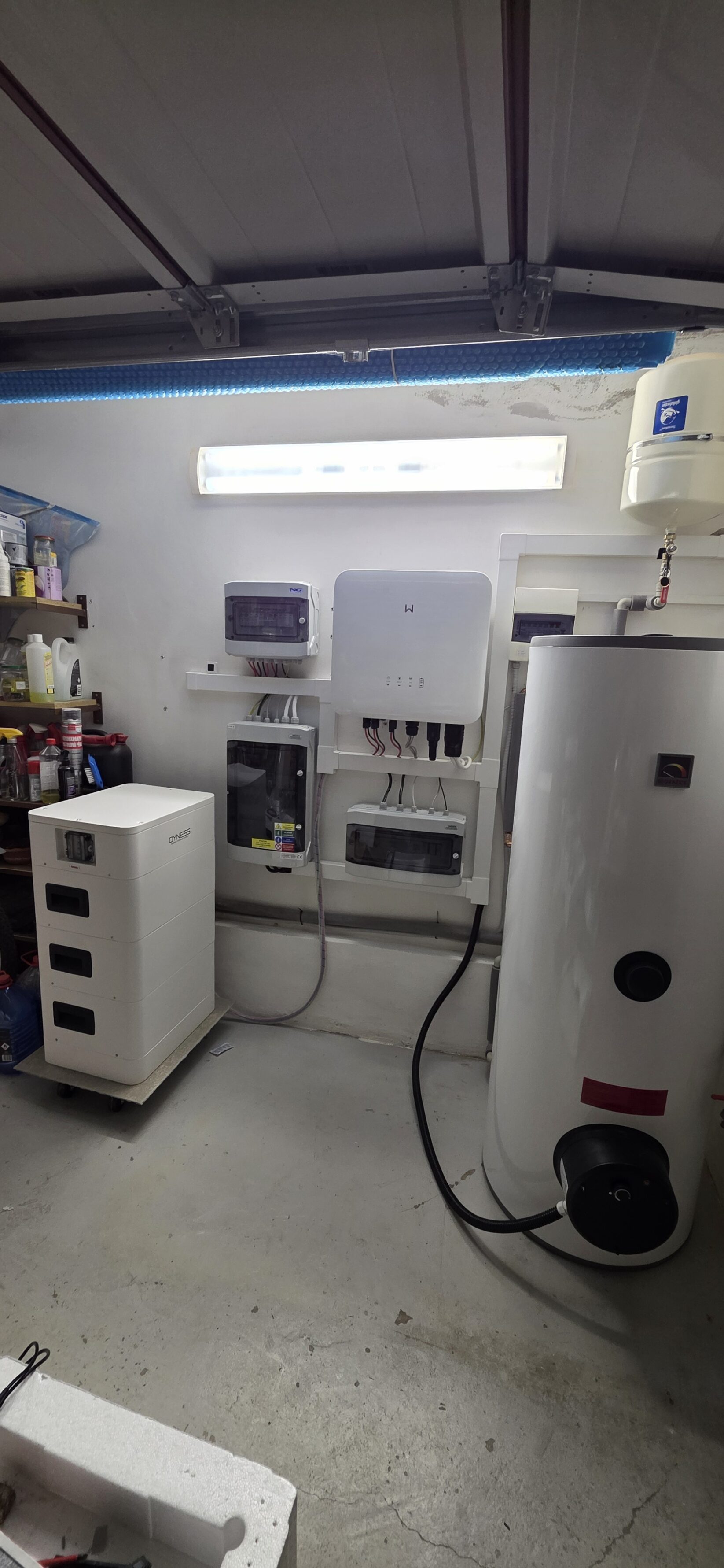 Fotovoltaická elektrárna 7 kWp, baterie 10,7 kWh, Pardubice