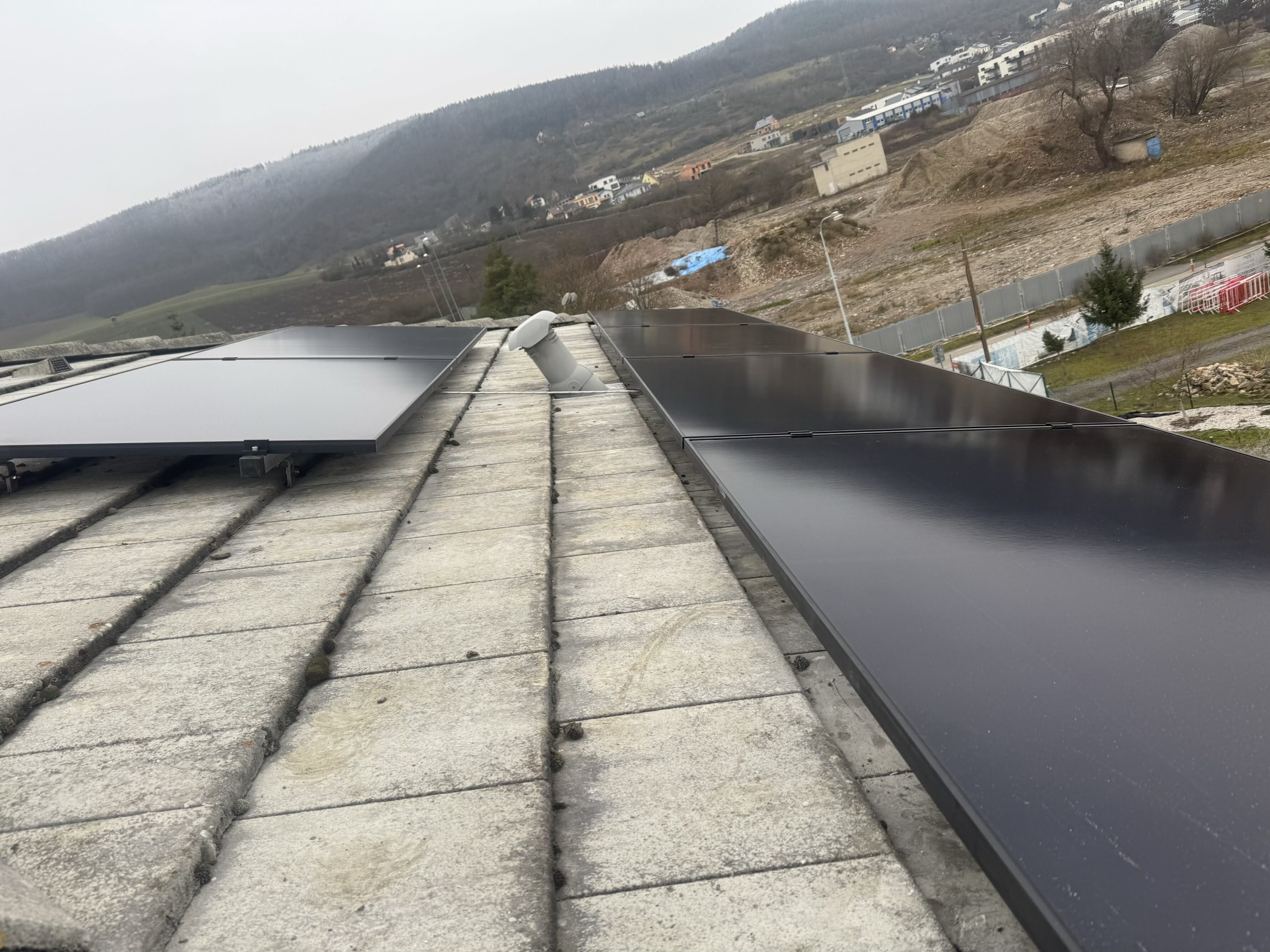 Fotovoltaická elektrárna 9,45 kWp, baterie 17,4 kWh, Beroun